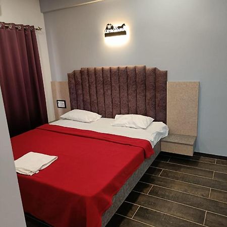 Ragvi resort Alībāg Esterno foto