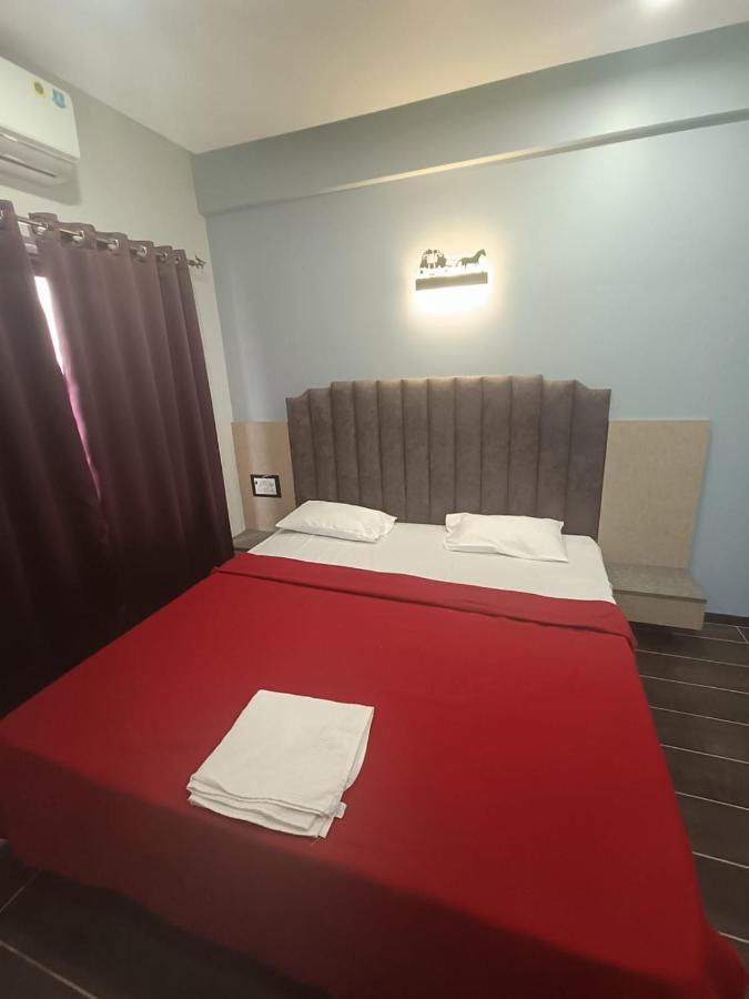 Ragvi resort Alībāg Esterno foto